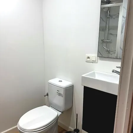 Cozy 1br & Living Near Center شقة خنت